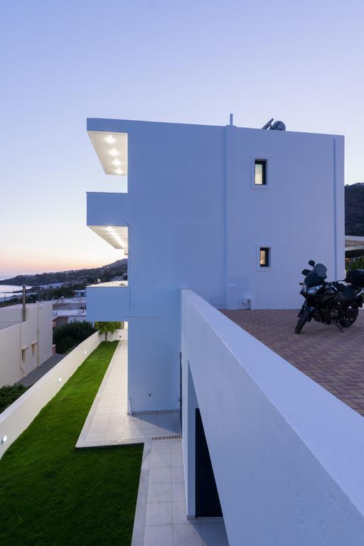 Metaxakis Home. 이라피트라 외부 사진